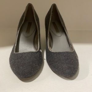 Banana Republic size 8 grey heels